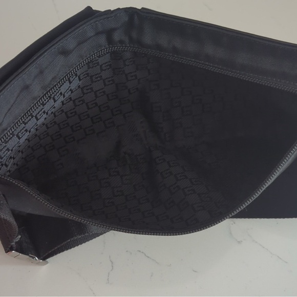 VINTAGE GUCCI Waist / Bum Bag - Black / Logo - Picture 14 of 14